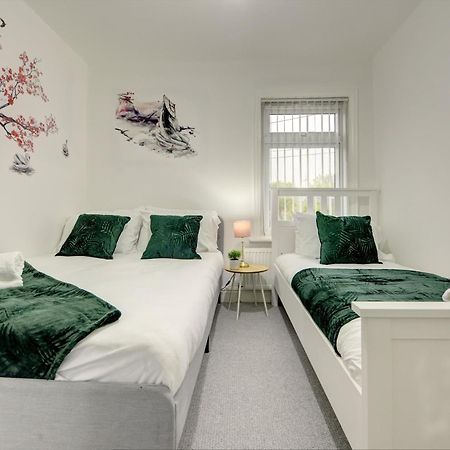 Stunning And Lovely 3 Bed House - Catch 22 Ковентрі Екстер'єр фото